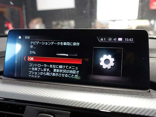地図データはUSBメモリを使用して車両にインストール