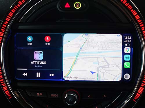 iPhoneにインストールされている地図アプリや音楽アプリをCarPlayのタッチ操作で使える