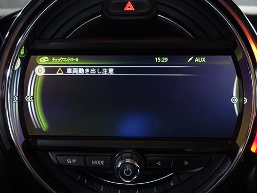 メーターパネルとディスプレイへの「車両動き出し注意」の警告表示