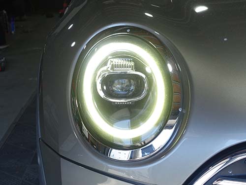 リングライト発光不良に対し、LEDモジュール交換とアクリルの削り磨きによるリペアで対応
