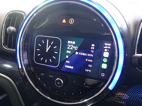 Apple CarPlayの地図画面が全域に広がって表示される