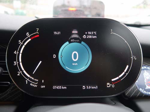 時速0kmの完全ストップまで追従するストップ&ゴー機能