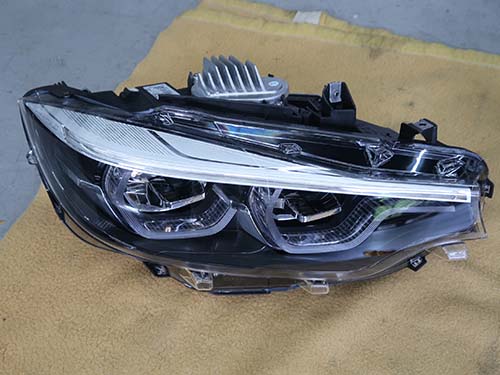BMW純正新品のアダプティブLEDヘッドライトに交換