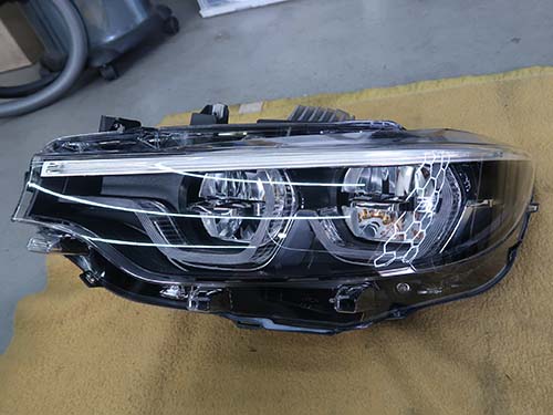 BMW純正新品のアダプティブLEDヘッドライトに交換