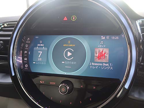 認証コードを車両に書き込む方式でAppleCarPlayを有効化