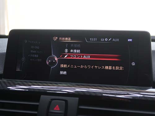 音声入力はフロントAUXを使用