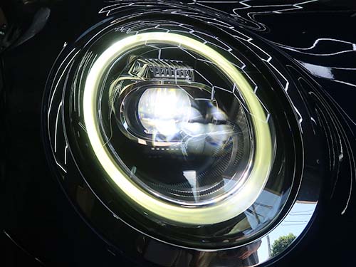 紫外線劣化や飛び石によるダメージからヘッドライトを保護