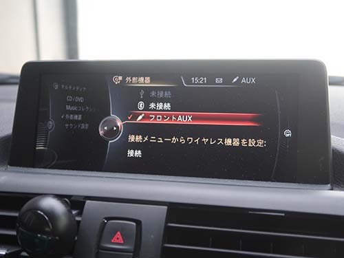 音声はフロントAUXを経由して車内スピーカーから出力