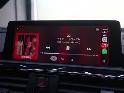 Apple CarPlayが画面全体に表示される