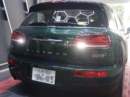 ハロゲンヘッドライト車向けのLCIテール装着