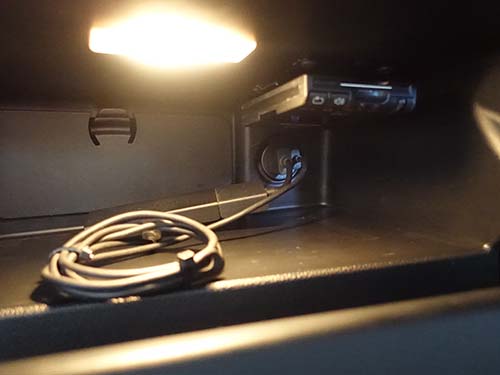 AppleCarPlayインターフェースにはHDMI映像入力機能も付属