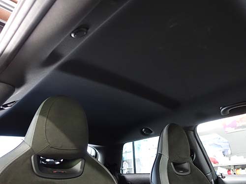 3ドアのF56は後部座席のルームライトがありません
