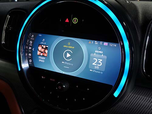 iPhoneとワイヤレス接続でCarPlayを使うことができる