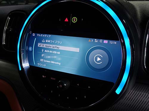 iPhoneとワイヤレス接続でCarPlayを使うことができる