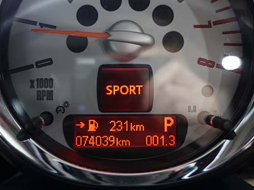 メーターに【SPORT】と表示されてスポーツモード