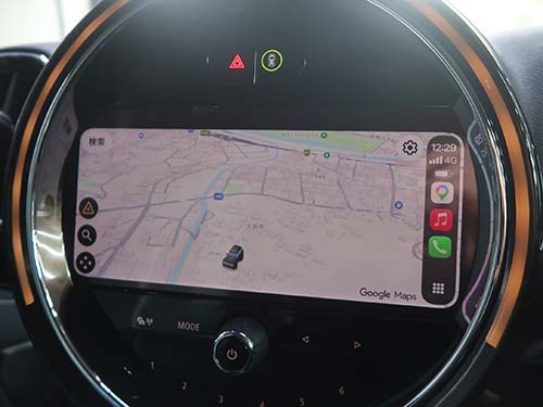 画面いっぱいにApple CarPlayが表示されるフルスクリーン表示にも対応