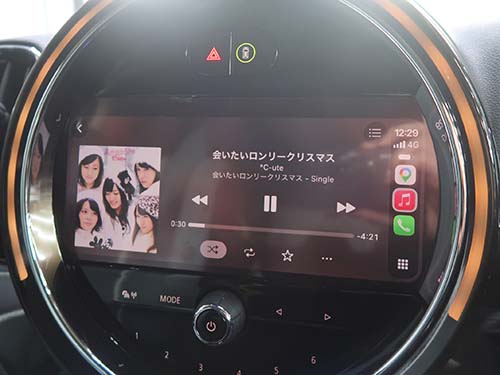画面いっぱいにApple CarPlayが表示されるフルスクリーン表示にも対応