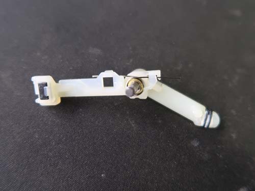 内部の小さなバネを新品に交換