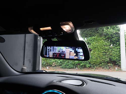 映像だけではわからない運転状況をデータとして残せる高機能なドライブレコーダー