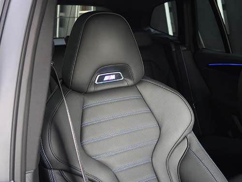 BMW X3（G01）ヘッドレストMエンブレムの発光