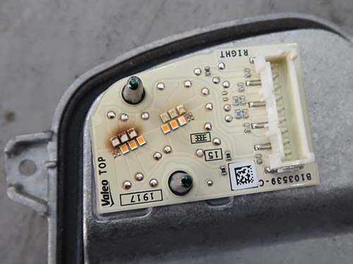 LEDモジュール自体も茶色く焦げていた