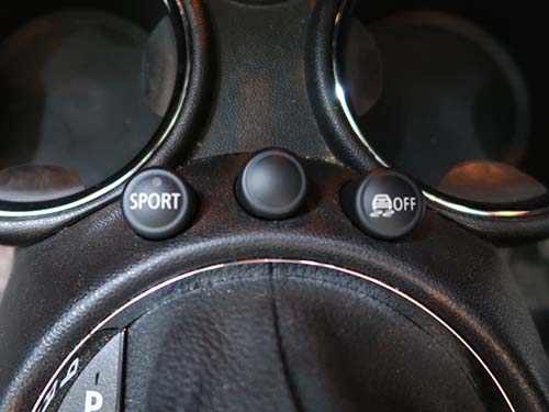 スポーツボタンは、新車購入時にのみ取り付けられるMINIのメーカーオプション