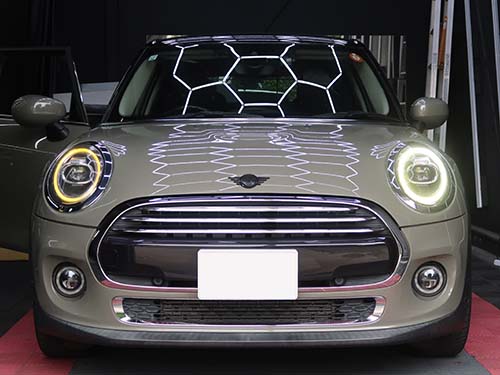 運転席側ヘッドライトのデイライトが茶色く暗く発光