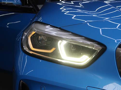 デイライトとして発光するLEDの発熱によって、導光用アクリルが焼損・変色してしまったことが原因
