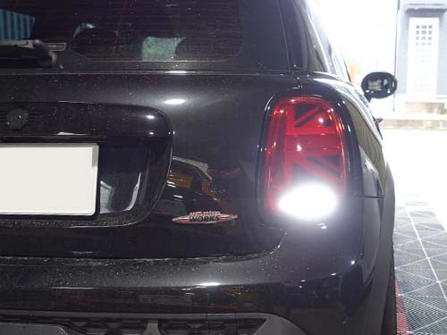 LEDバルブへ交換することで白く明るい発光