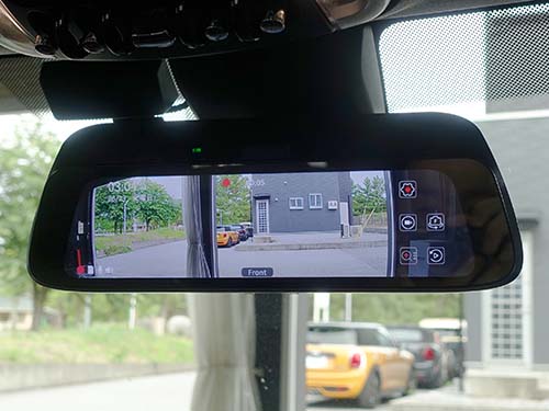 純正ミラーの形状に合わせた一体型