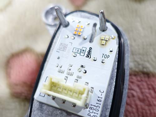 LEDモジュールはBMW純正新品へ交換