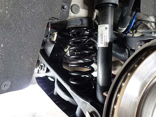 スプリングのみを交換して車高を下げる