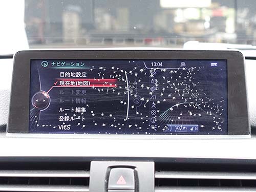ナビ画面の表面ガラスと液晶パネルの間に空気が入り込み