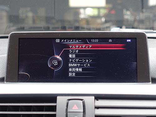 車両に適合する品番のモニターを装着