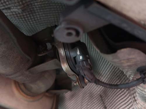 通常はエンジン制御ユニットが走行モードに応じてバルブを自動で開閉