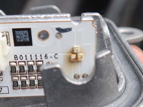 アクリルが焼損するほどLEDモジュール側にもダメージが及んでいた