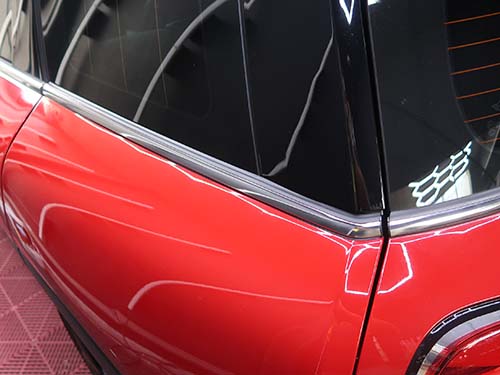 リア側メッキモールをMINI純正新品のパーツへ交換