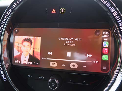 画面いっぱいに地図やメディア画面を表示できる