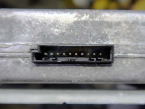 水分が侵入したことによるコネクターの腐食によって、コントロールユニットが故障した