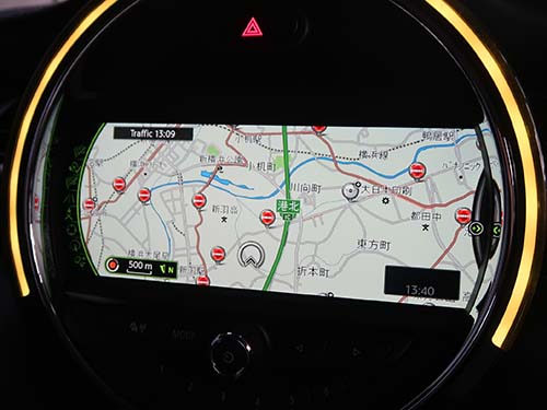ご来店時のお車には2015年の地図データが入っている状態