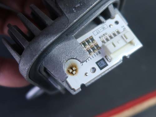 デイライト用のLEDモジュールをBMW純正の新品へ交換
