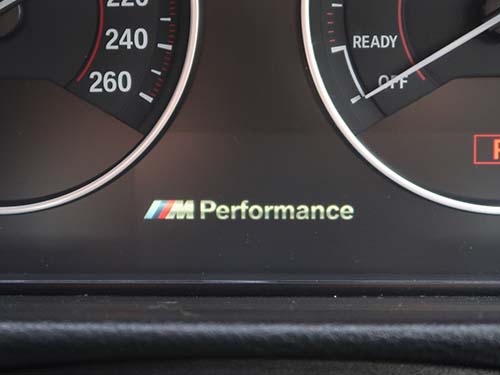 メーター内ロゴマーク変更（BMW→M）