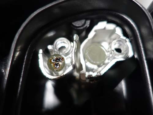 デイライトの導光面がLEDの発熱によって焼損してしまったため