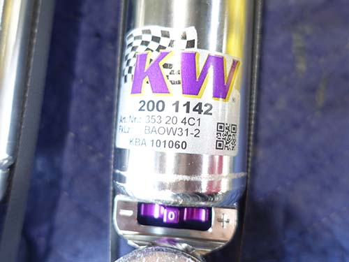 KW Coilovers Version3は、伸び側と縮み側の減衰力をそれぞれ独立して調整できる