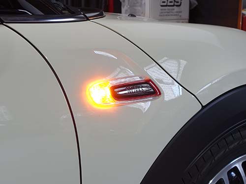 サイドウインカーをオレンジのLEDバルブへ交換