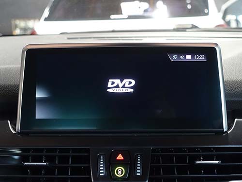 CD/DVDが標準装着されている車両とまったく同じ操作方法