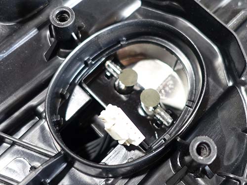 導光体をLEDと接触しないように削り落とす予防措置