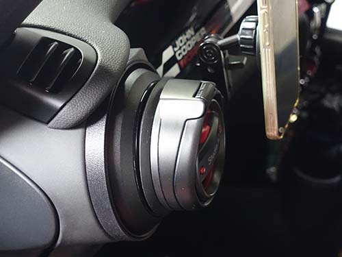 VERSPIELT 製の Vent Fit Arm を装着