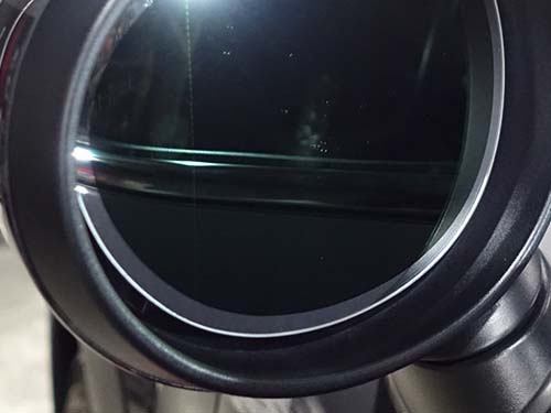 防眩機能がしっかりと働き、濃い目のブルーへ変色