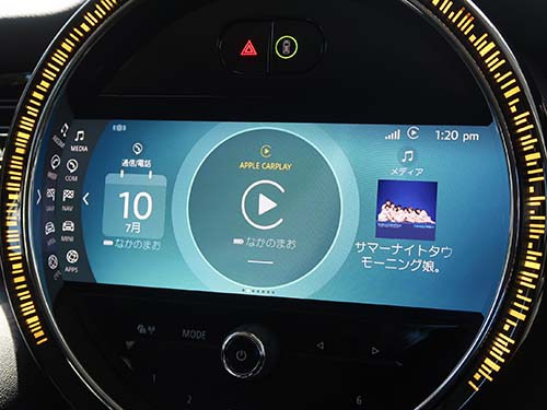 AppleCarPlayは、iPhoneにインストールしている地図アプリや音楽アプリを純正ディスプレイに表示して操作できる機能